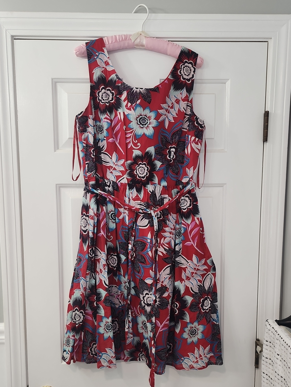 EUC Talbots Red Floral Dress with Navy Accents.  Sise 10.